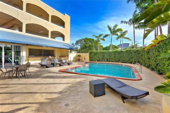Foto del edificio - 2351 Douglas Rd