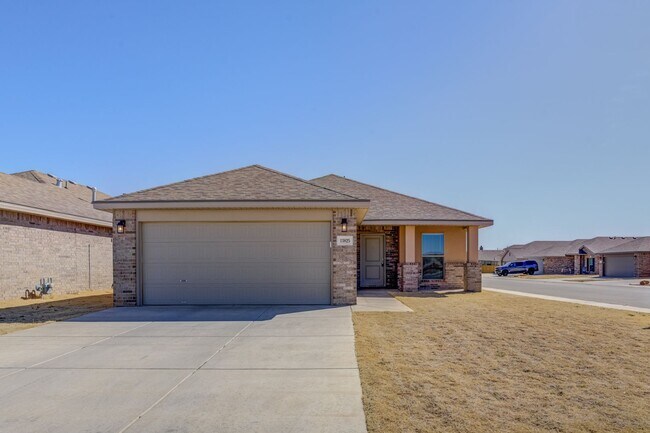 Foto del edificio - 1/2 off First Months Rent! Wonderful 3/2/2...