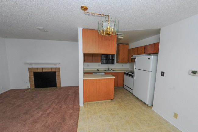 Building Photo - Ground level apartment in Vallejo