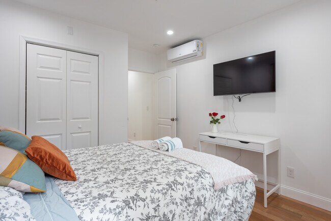 Building Photo - 3221 Hamilton