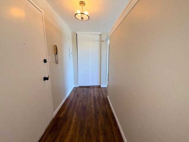 Foto del edificio - Reno Highrise Condo - Mountain & City Views