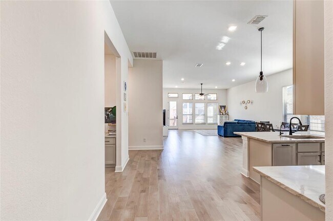 Building Photo - 2824 Stone Branch Dr