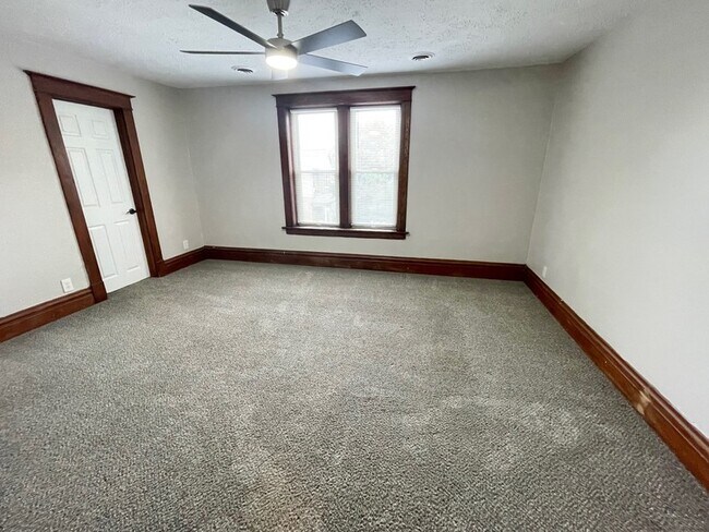 Foto del edificio - 321 N Main St