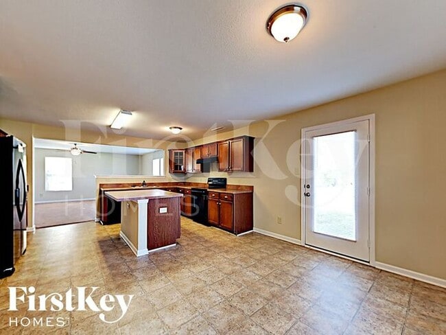 Building Photo - 3401 Table Rock Dr