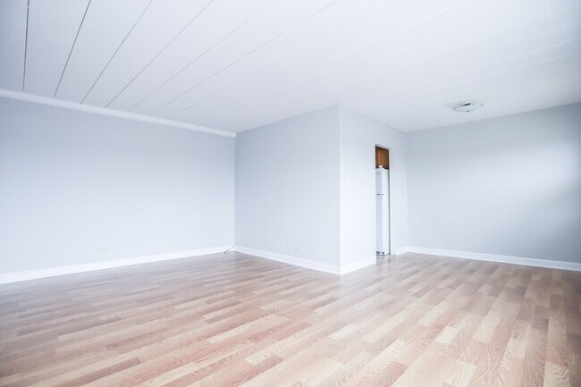 Foto del edificio - 5653 N Christiana Ave