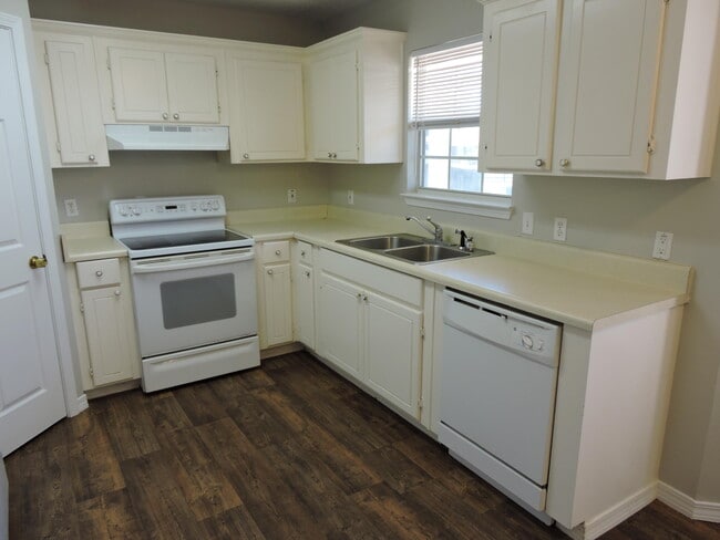 Building Photo - 265 Lindberg St