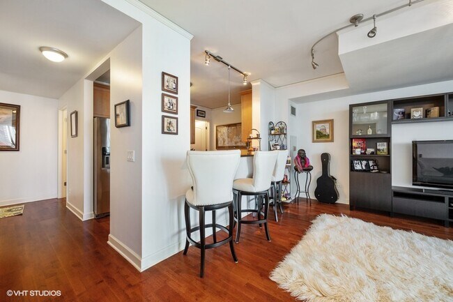 Foto del edificio - 450 E Waterside Dr