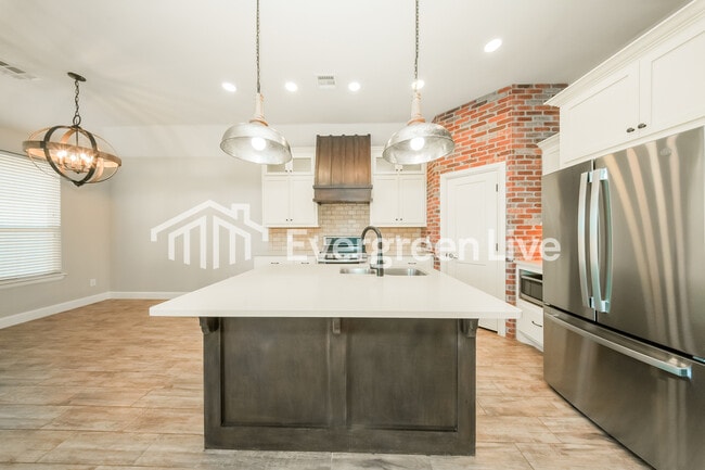 Building Photo - 2517 SE 38th St