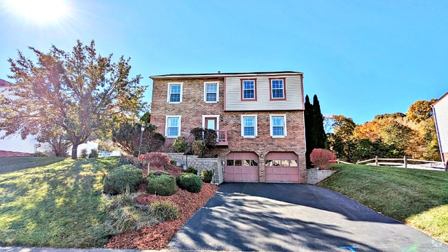 Building Photo - 105 Woodbine Dr
