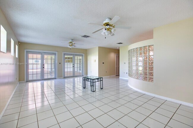 Building Photo - 161 SW 129th Ave