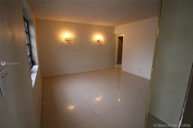 Foto del edificio - 6130 SW 17th St