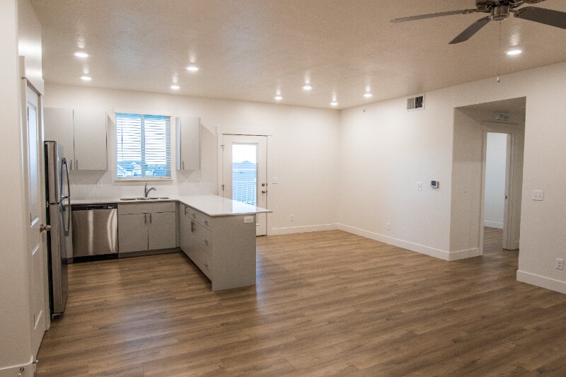 3405 S 2400 W Unit c12, West Haven, UT 84401 Room for Rent in West