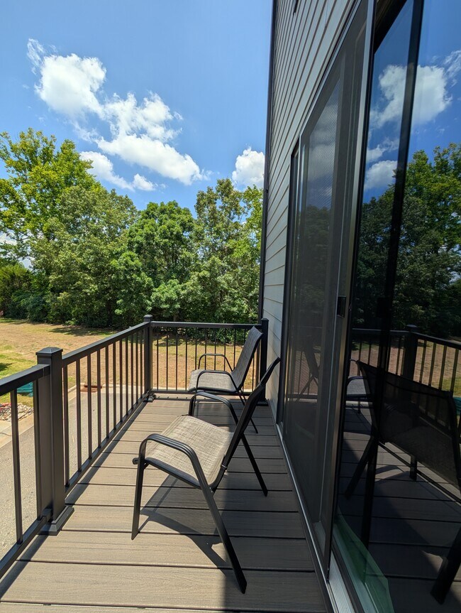 Foto del edificio - 460 Spearfield Ln