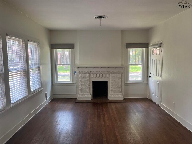 Building Photo - 3216 Milby Ave