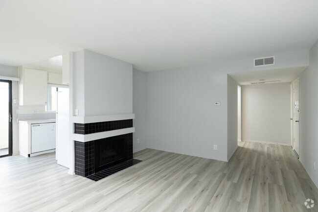 2RE, 2RA - Living Room - Lido Apartments - 3423 Mentone Ave