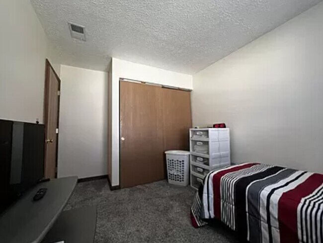 Foto del edificio - 2701 Home Rd