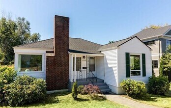 Building Photo - 4329 NE 56th St