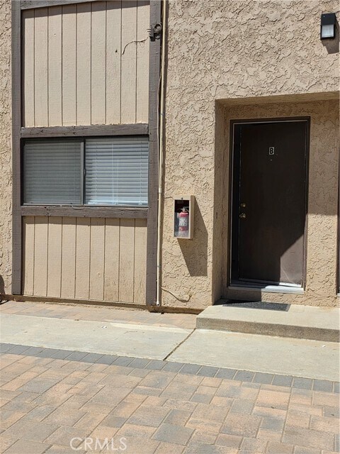 Building Photo - 438 E Ave Q7