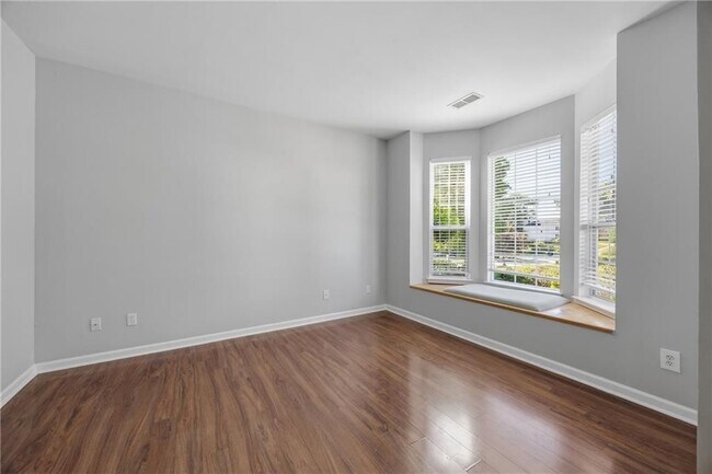 Foto del edificio - 1650 Huntcrest Way SW