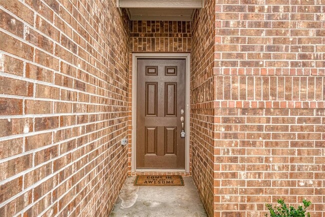 Building Photo - 545 Amberwood Pk Dr