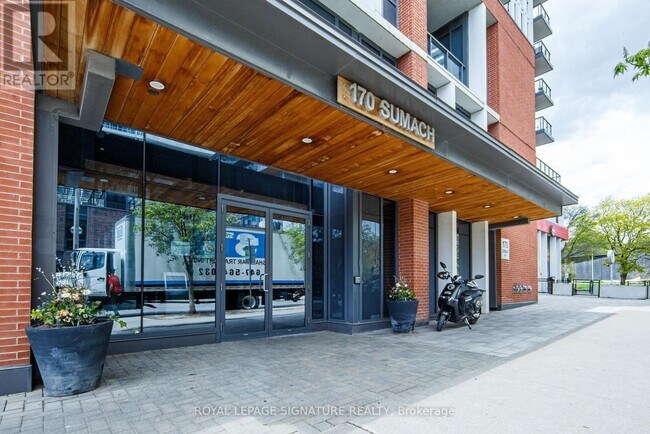 Building Photo - 170 Sumach St
