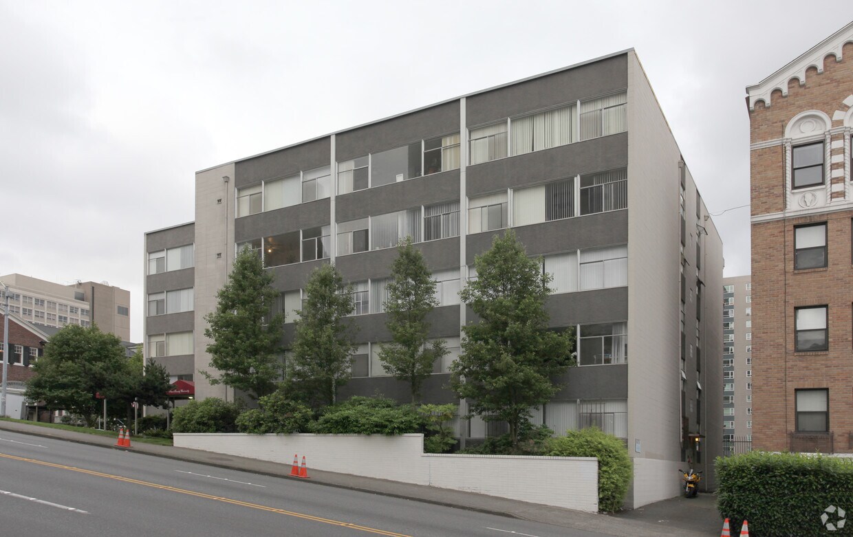 Building Photo - Ten Twenty University