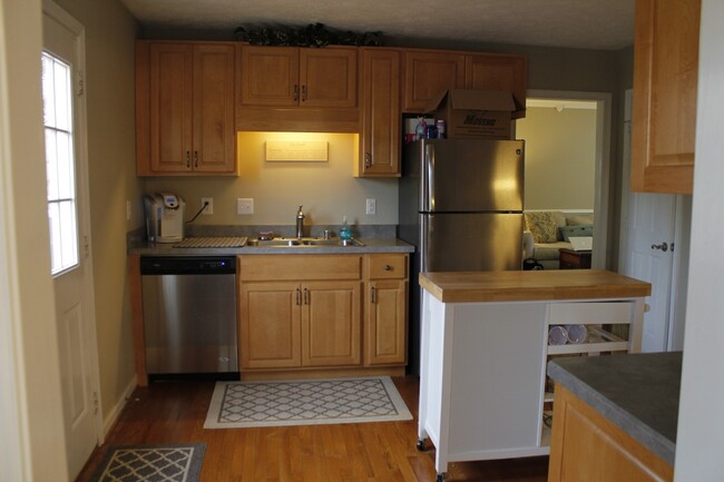 Building Photo - Spacious 4 bedroom home in Sandston ready ...
