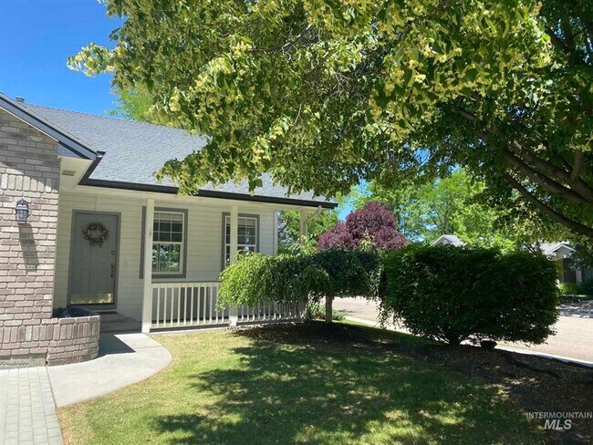 Foto del edificio - 3 bedroom in Bristol Heights