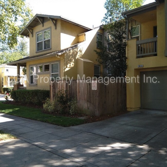 Foto del edificio - Classic midtown Sacramento look and feel!