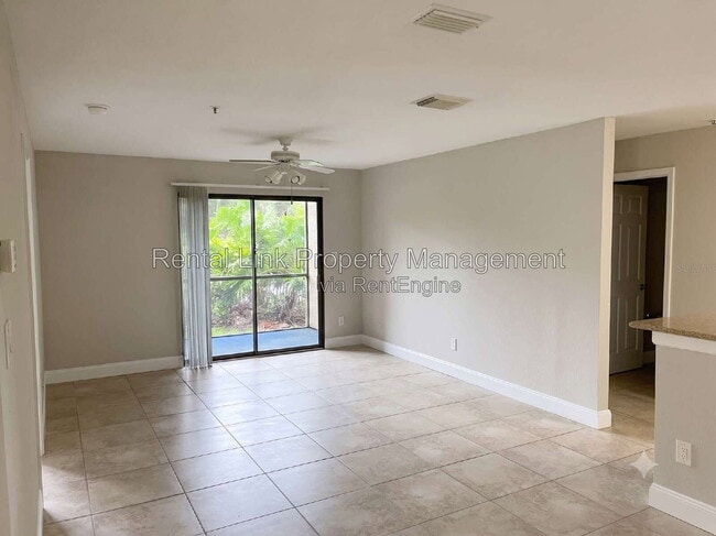 Foto del edificio - 4036 Crockers Lake Blvd