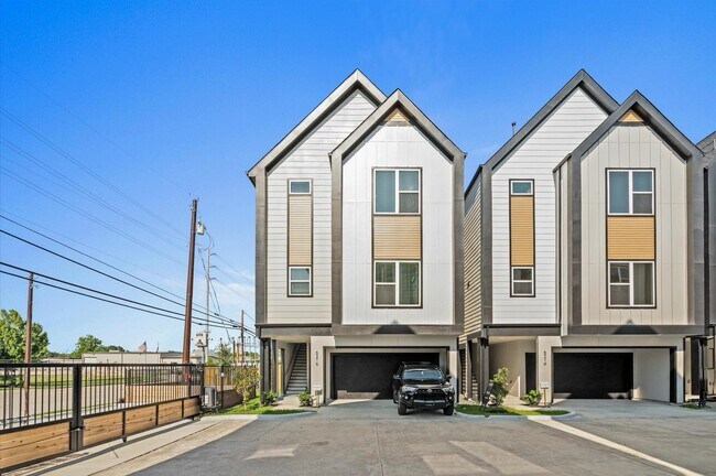 Foto del edificio - 1307 Oak Tree Dr