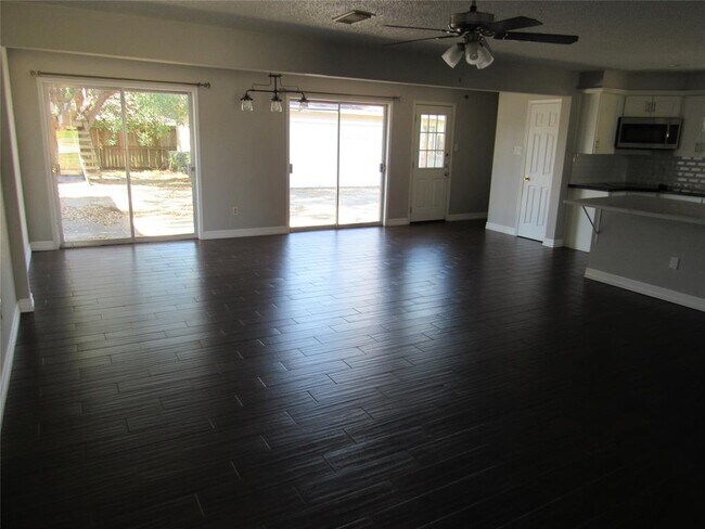 Foto del edificio - 3208 Yost Blvd