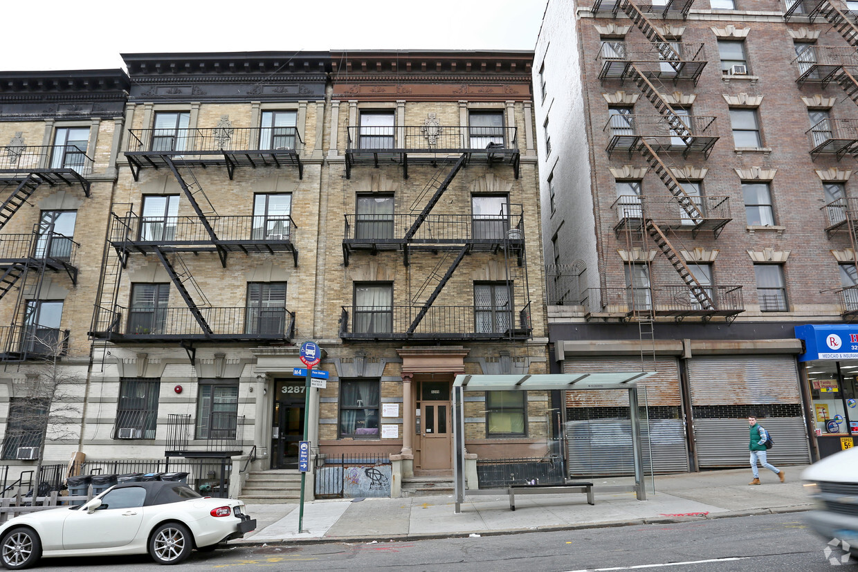 Building Photo - 3289 Broadway