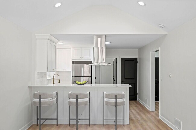 Building Photo - 6444 28th Pl