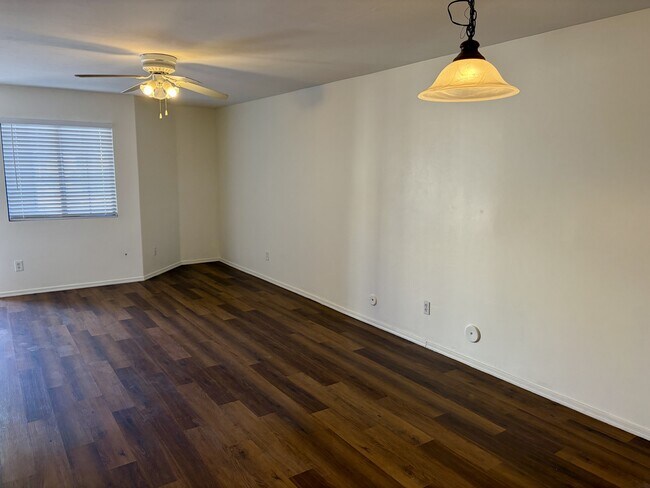 Building Photo - 455 S Mesa Dr