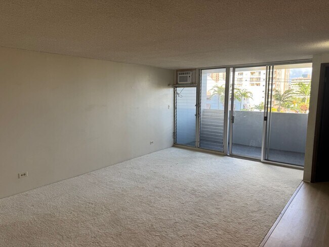 Building Photo - Clean Updated Studio with Lanai, covered p...