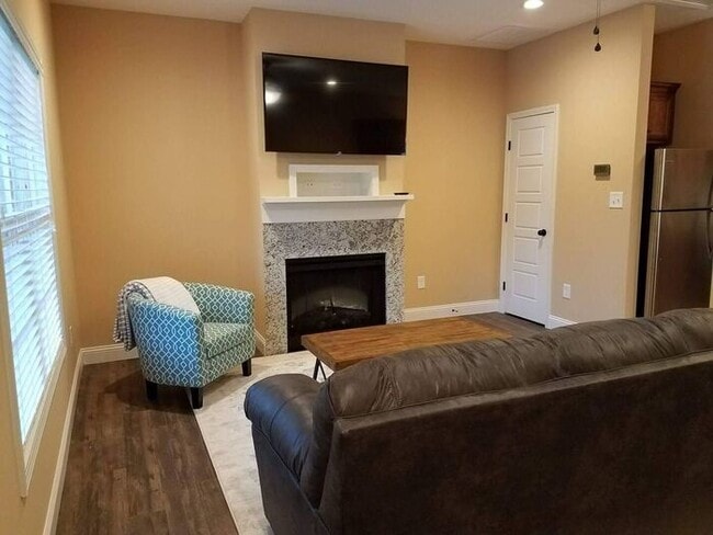 Foto del edificio - 104 Keylock Farm Rd