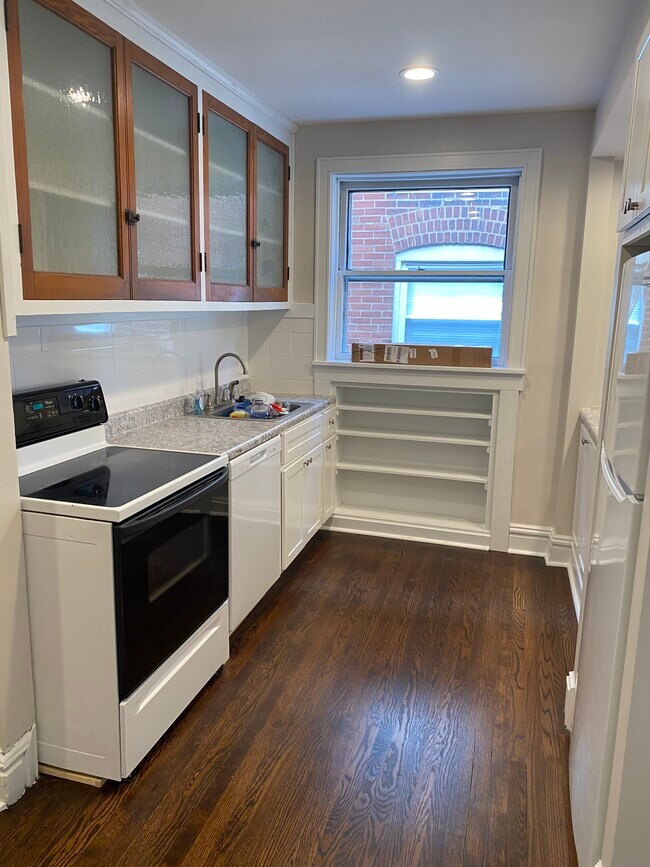 Foto del edificio - 4927 Lindenwood Ave