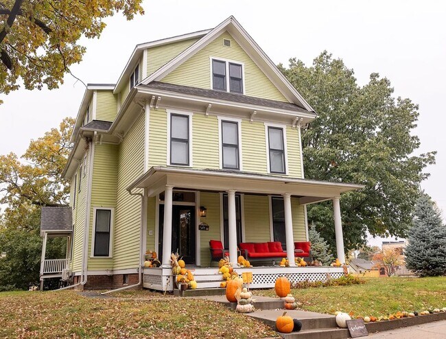 Building Photo - 754 19th St