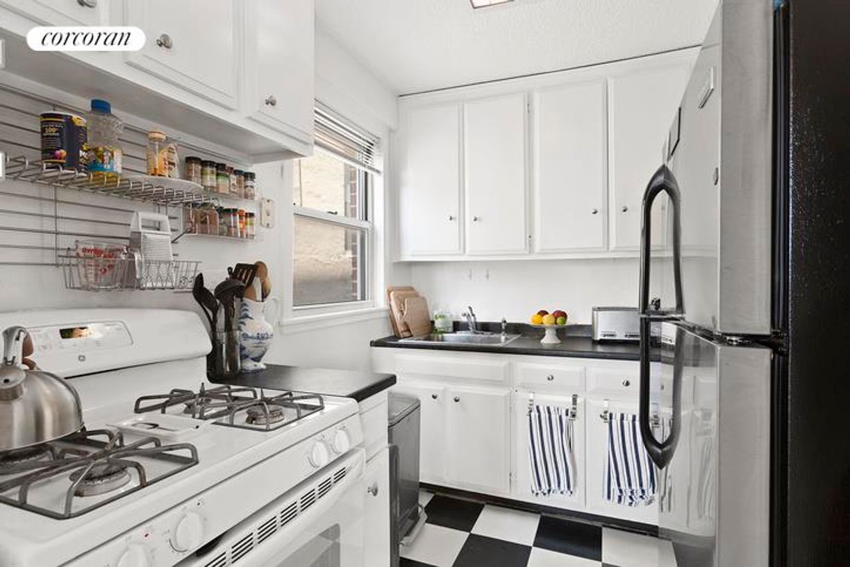 Foto del edificio - 77 E 12th St