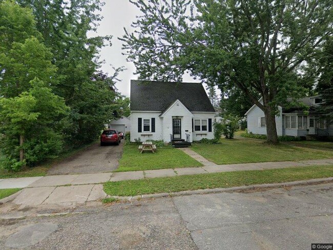 Building Photo - 206 3rd St