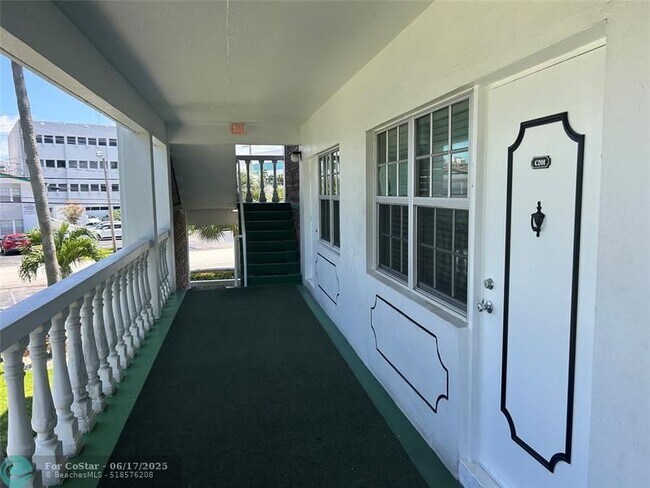 Foto del edificio - 5200 NE 24th Terrace