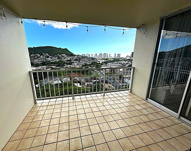 Foto del edificio - Lower Nuuanu High Floor Condo With Spectac...