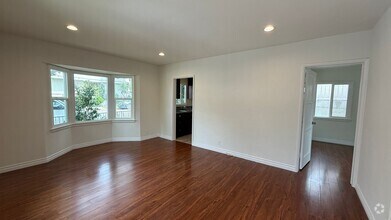 Building Photo - 304 E Valencia Ave