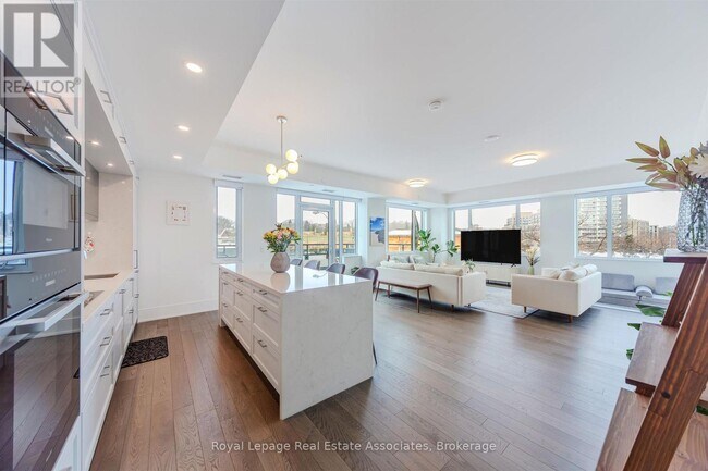 Building Photo - 259 The Kingsway