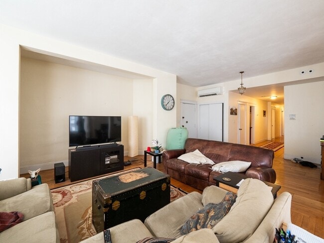 Building Photo - 497 Boylston St