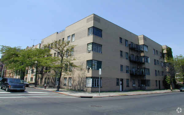 Foto del edificio - 2 Kensington Ave