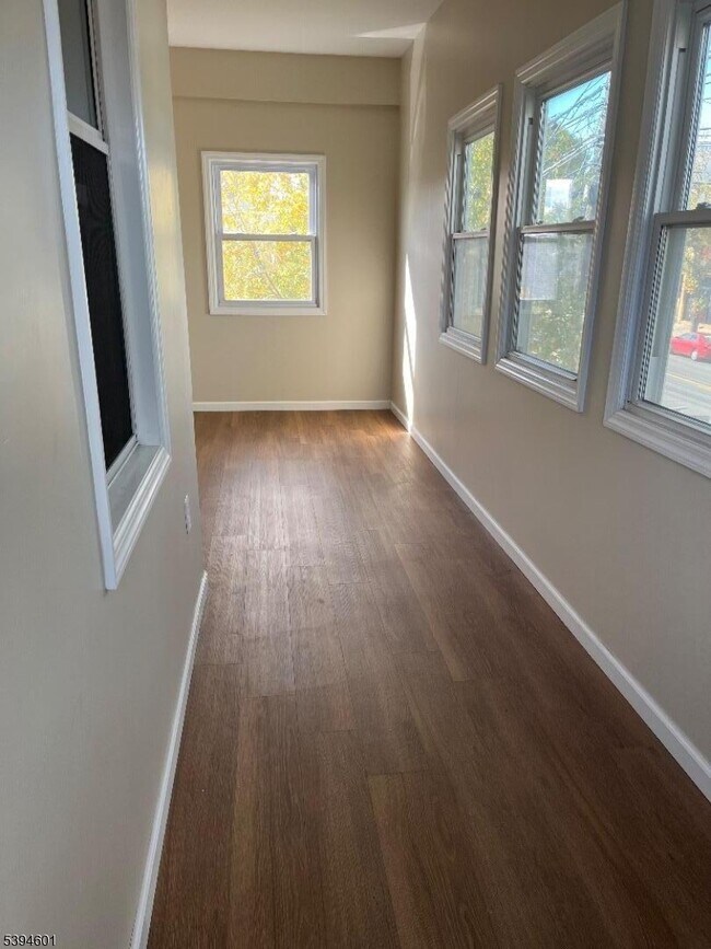 Foto del edificio - 469 Crooks Ave