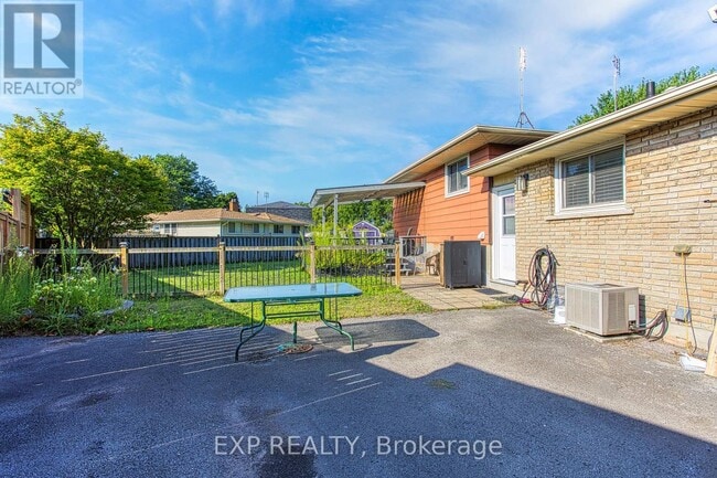 Building Photo - 4453 Meadowvale Dr