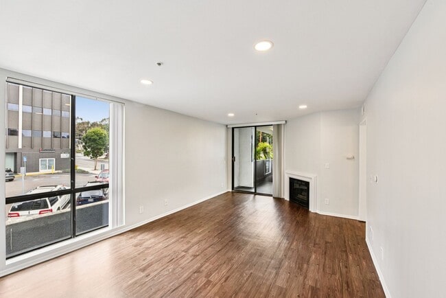Interior Photo - 1223 Federal Ave